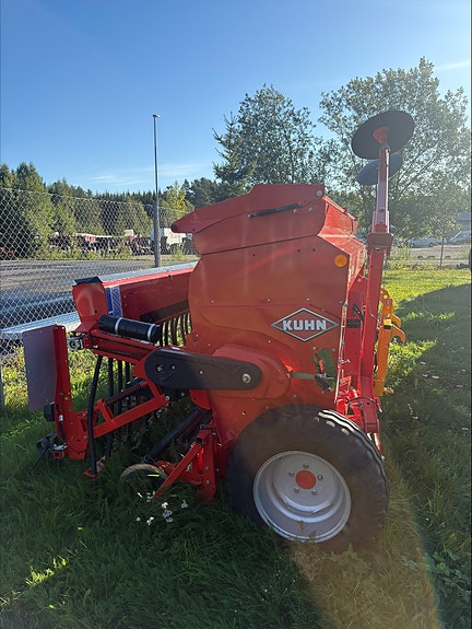 Kuhn Premia 4000 32 MD 2023, kr 295 000,-