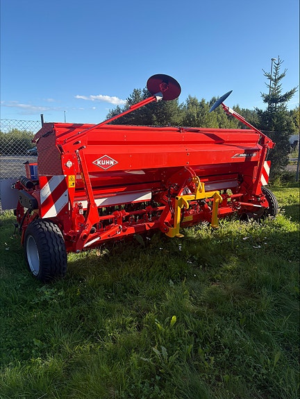 Kuhn Premia 4000 32 MD 2023, kr 295 000,-