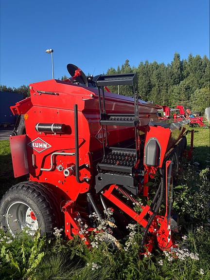 Kuhn Premia 4000 32 MD 2023, kr 295 000,-