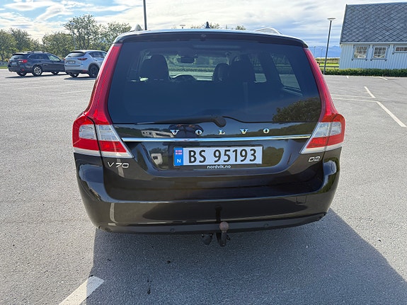 Volvo V70 4 of 23