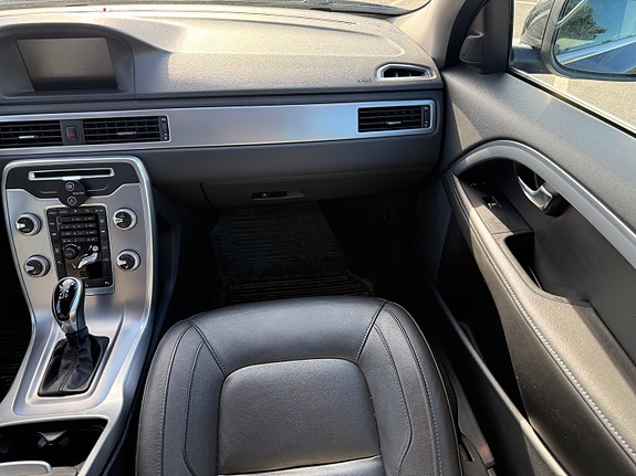 Volvo V70 9 of 23