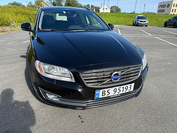 Volvo V70 2 of 23