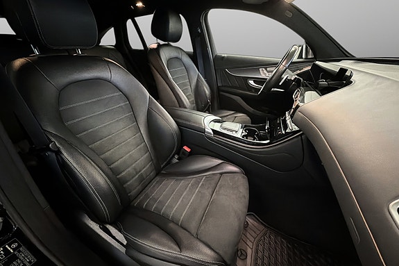 Mercedes-Benz EQC400 14 of 23