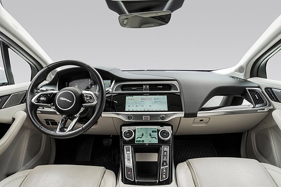 Jaguar I-PACE 17 of 30