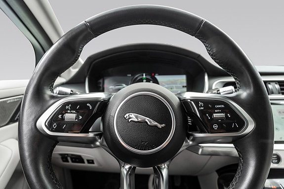 Jaguar I-PACE 19 of 30