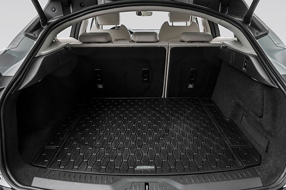 Jaguar I-PACE 12 of 30