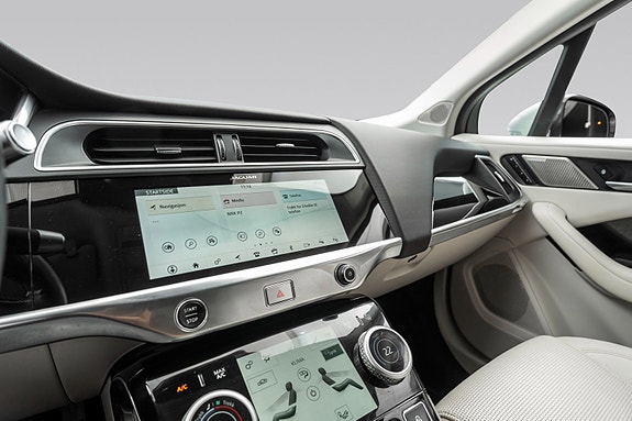 Jaguar I-PACE 21 of 30