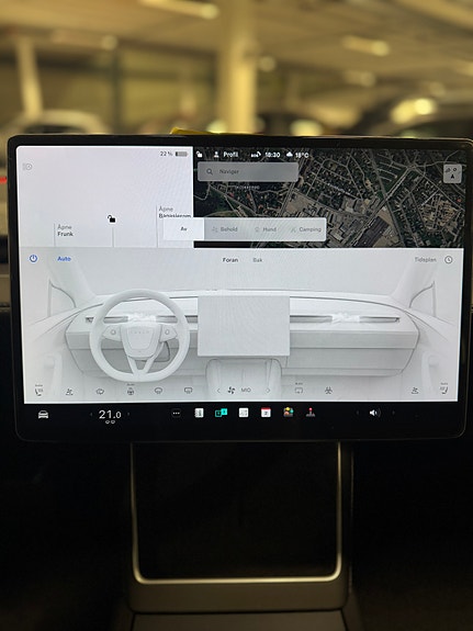 Tesla Model Y 17 of 30