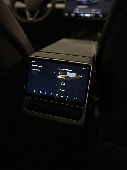 Tesla Model Y 15 of 30
