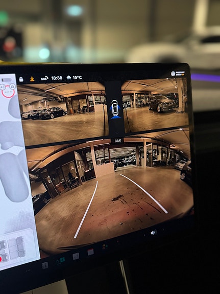 Tesla Model Y 25 of 30