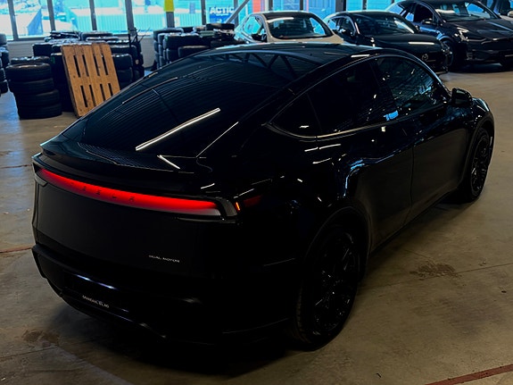 Tesla Model Y 2 of 30