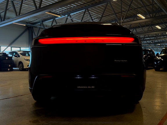 Tesla Model Y 6 of 30