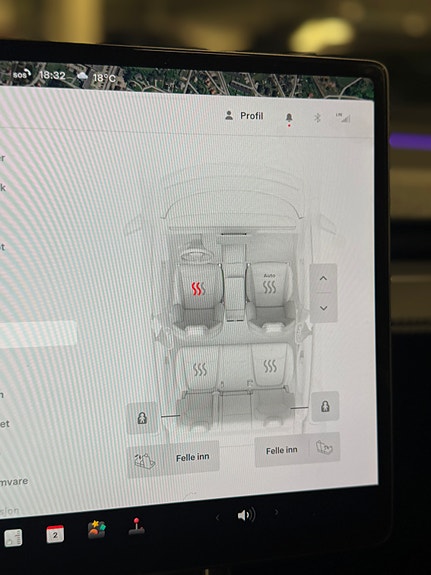 Tesla Model Y 19 of 30