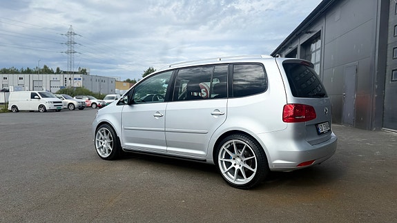 Volkswagen Touran 2 of 24