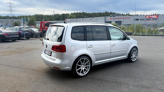 Volkswagen Touran 4 of 24