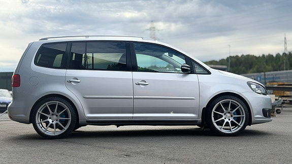 Volkswagen Touran 5 of 24