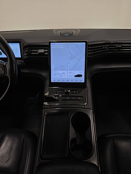 NIO ES8 25 of 30