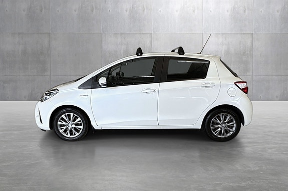 Toyota Yaris 2 of 29