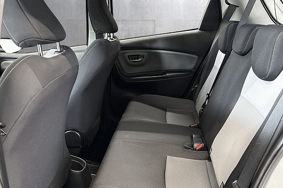 Toyota Yaris 16 of 29