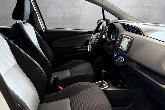 Toyota Yaris 14 of 29