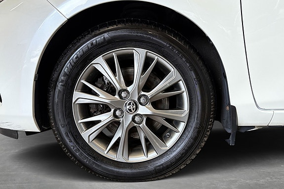 Toyota Yaris 18 of 29