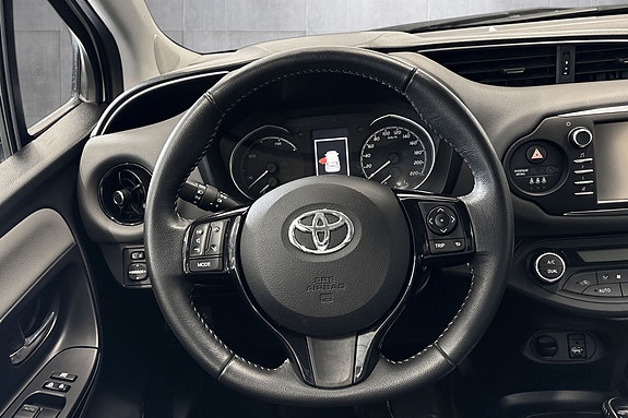Toyota Yaris 11 of 29