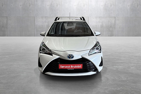 Toyota Yaris 8 of 29