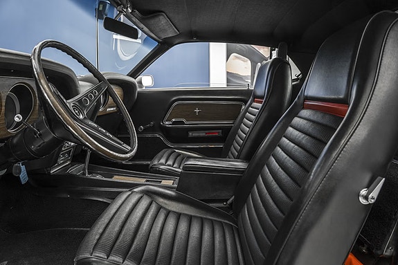 Ford Mustang 14 of 27