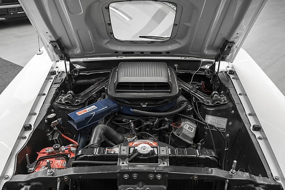 Ford Mustang 9 of 27