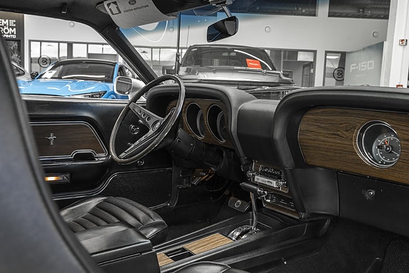 Ford Mustang 16 of 27