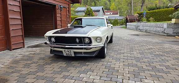 Ford Mustang 8 of 27