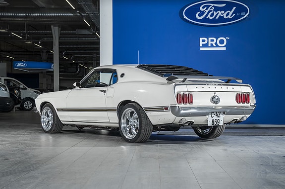 Ford Mustang 4 of 27