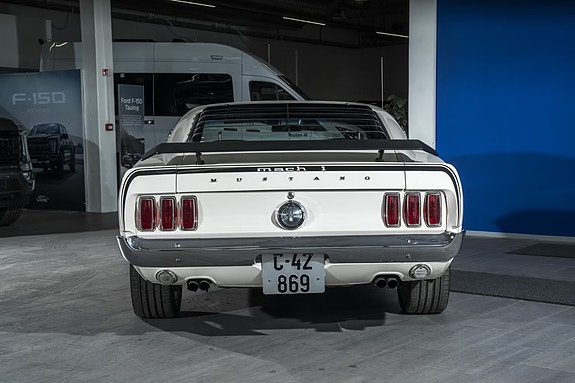 Ford Mustang 3 of 27