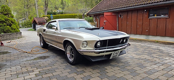 Ford Mustang 7 of 27