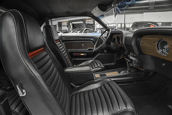 Ford Mustang 15 of 27