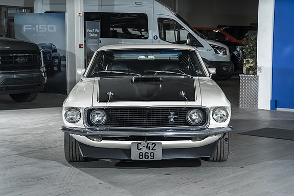 Ford Mustang 2 of 27
