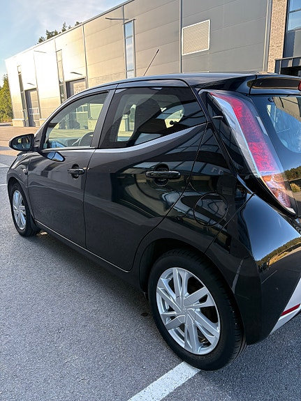 Toyota Aygo 4 of 29