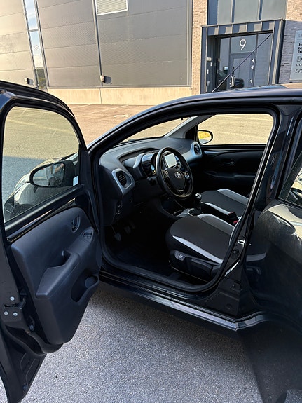 Toyota Aygo 8 of 29