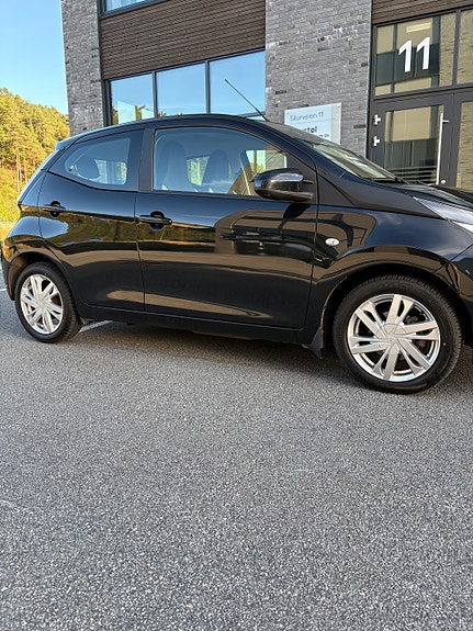 Toyota Aygo 5 of 29
