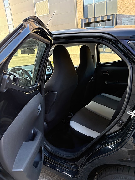 Toyota Aygo 7 of 29