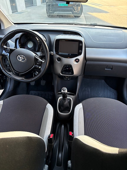 Toyota Aygo 6 of 29
