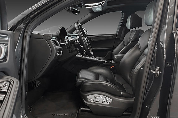 Porsche Macan 10 of 27