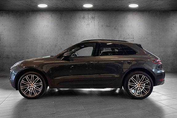Porsche Macan 2 of 27