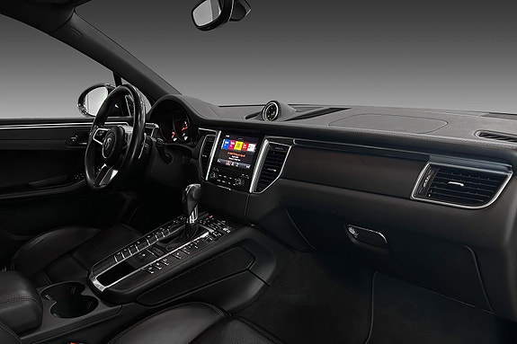 Porsche Macan 25 of 27