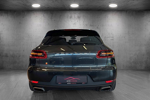 Porsche Macan 4 of 27