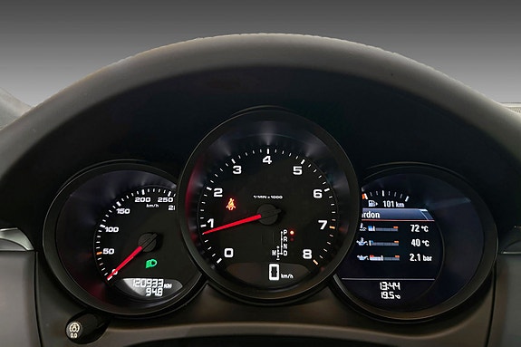 Porsche Macan 17 of 27
