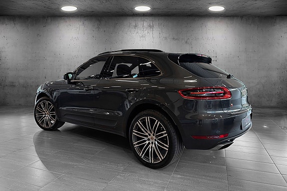 Porsche Macan 3 of 27