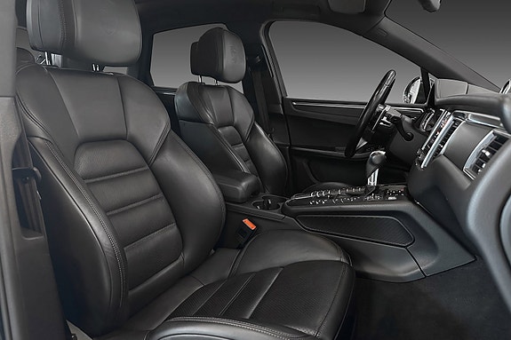 Porsche Macan 24 of 27