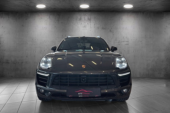 Porsche Macan 8 of 27