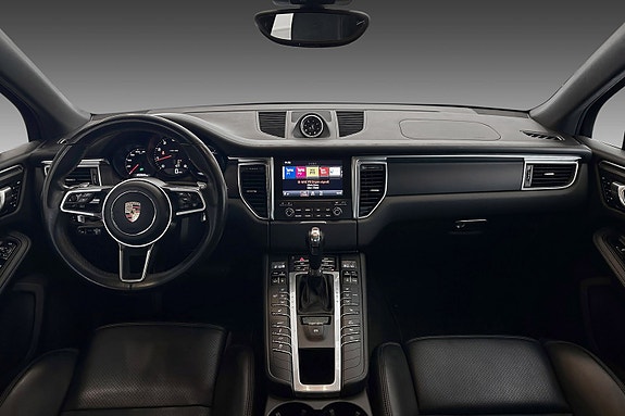 Porsche Macan 15 of 27